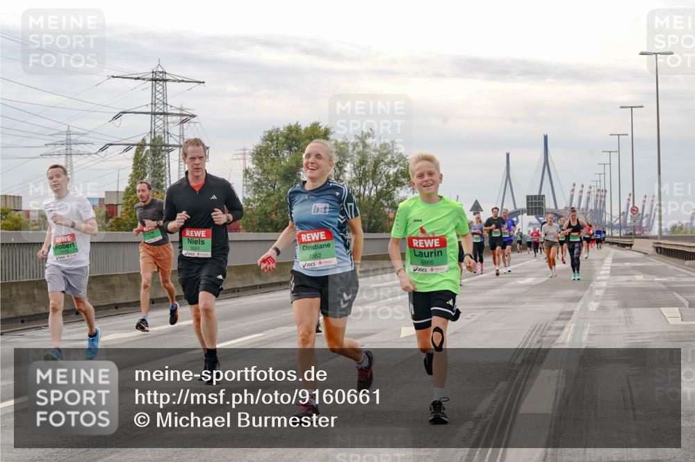 03.10.2025 - Köhlbrandbrückenlauf Michael Burmester http://msf.ph/oto/9160661 03.10.2025 15:54:38 Position 3 7713, 9091, 8862, 8866 meine-sportfotos.de