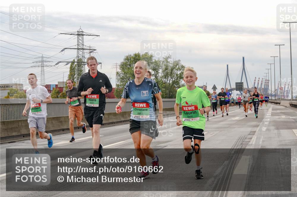 03.10.2025 - Köhlbrandbrückenlauf Michael Burmester http://msf.ph/oto/9160662 03.10.2025 15:54:38 Position 3 7713, 9091, 8862, 8866 meine-sportfotos.de