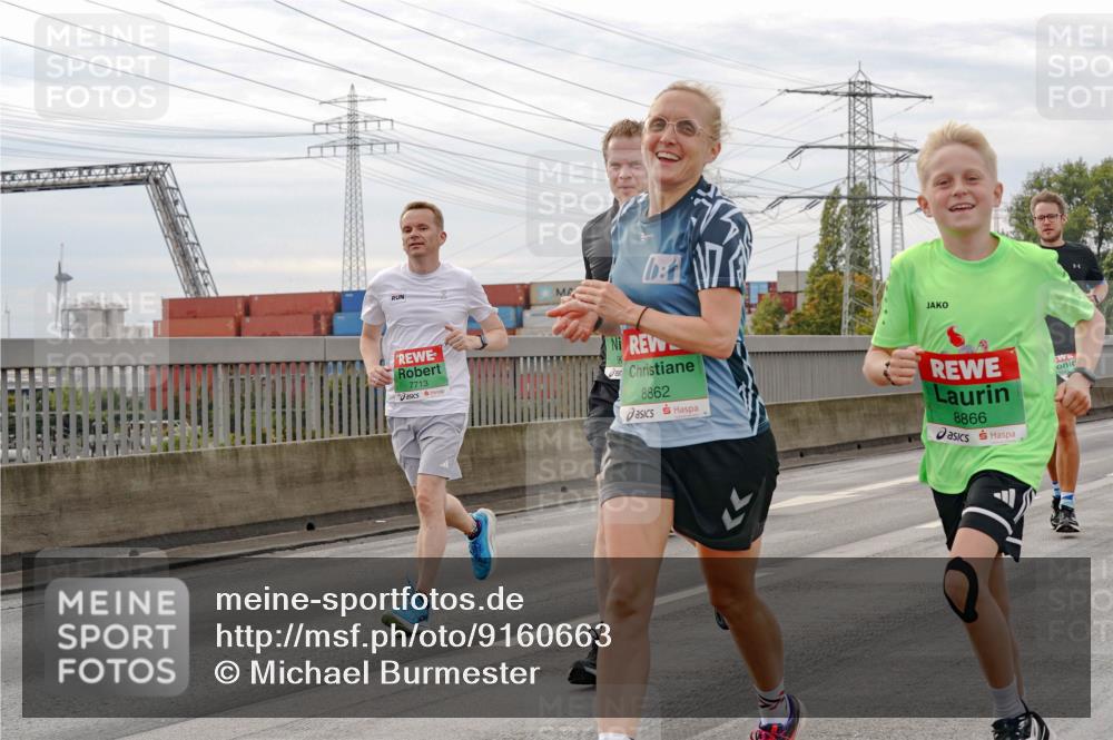 03.10.2025 - Köhlbrandbrückenlauf Michael Burmester http://msf.ph/oto/9160663 03.10.2025 15:54:39 Position 3 7713, 8862, 8866 meine-sportfotos.de