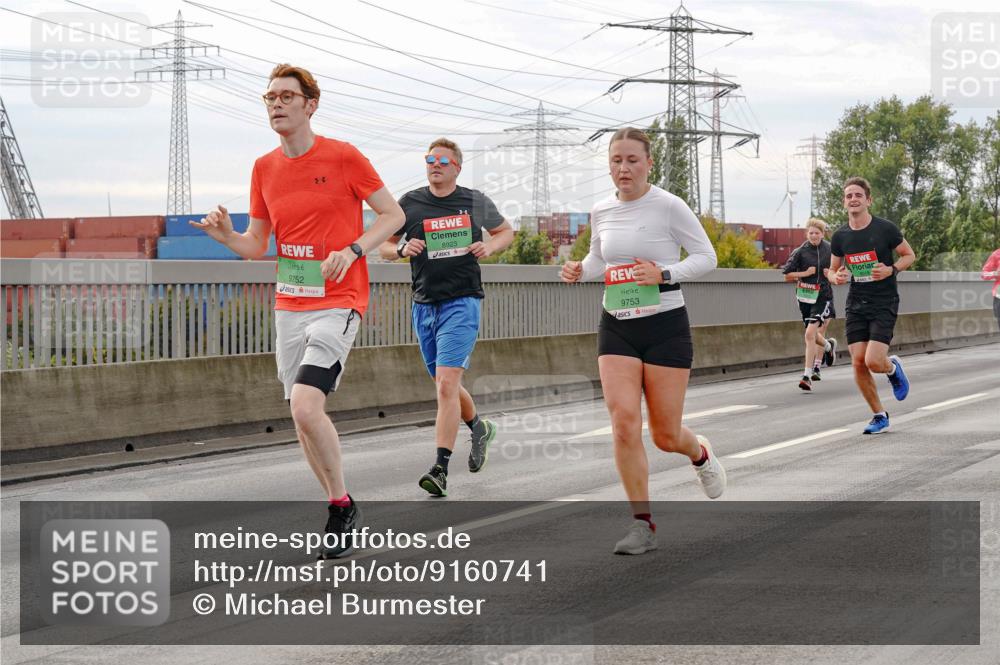 03.10.2025 - Köhlbrandbrückenlauf Michael Burmester http://msf.ph/oto/9160741 03.10.2025 15:55:13 Position 3 9752, 8923, 9753 meine-sportfotos.de