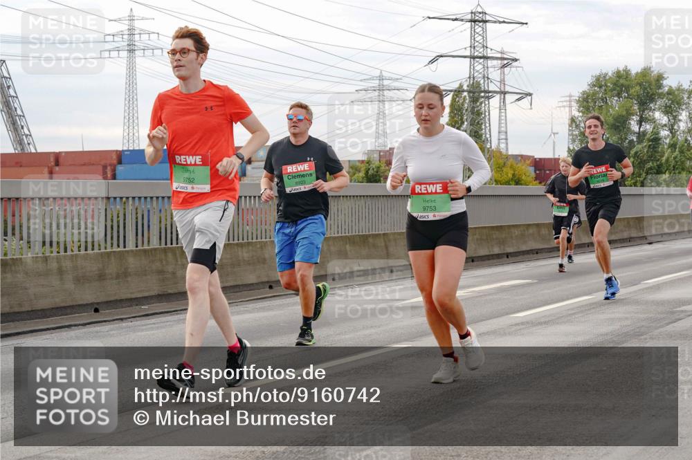 03.10.2025 - Köhlbrandbrückenlauf Michael Burmester http://msf.ph/oto/9160742 03.10.2025 15:55:13 Position 3 9752, 8923, 9753 meine-sportfotos.de