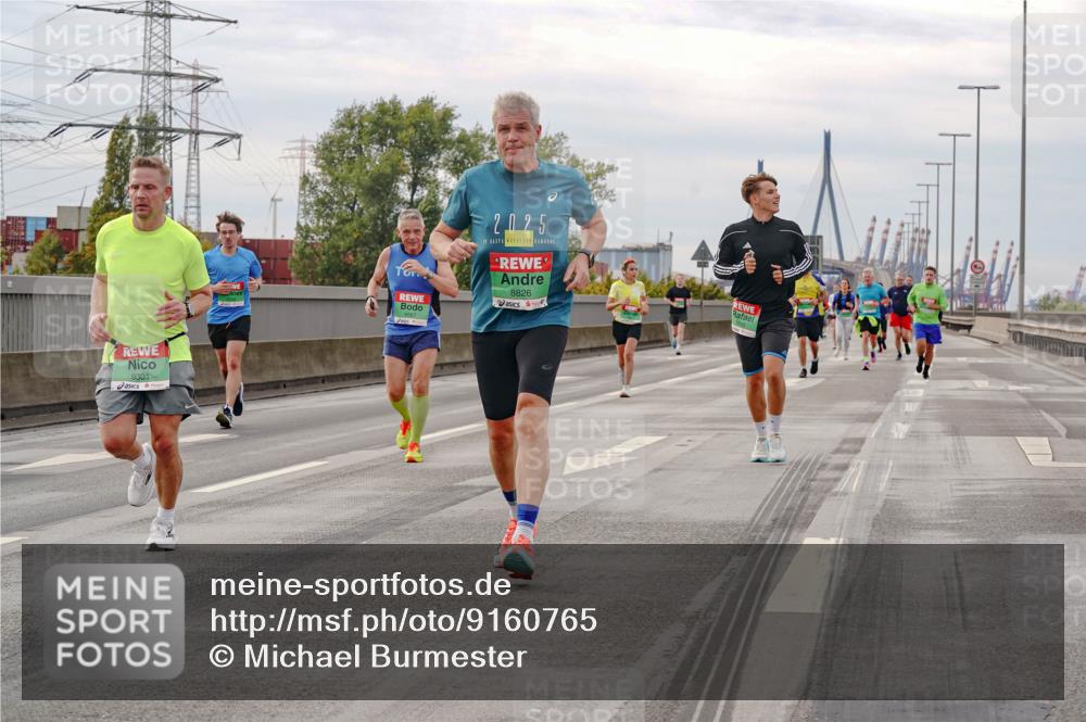 03.10.2025 - Köhlbrandbrückenlauf Michael Burmester http://msf.ph/oto/9160765 03.10.2025 15:55:23 Position 3 9301, 2025, 39, 8826 meine-sportfotos.de