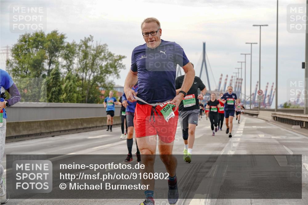 03.10.2025 - Köhlbrandbrückenlauf Michael Burmester http://msf.ph/oto/9160802 03.10.2025 15:55:39 Position 3 742, 70 meine-sportfotos.de