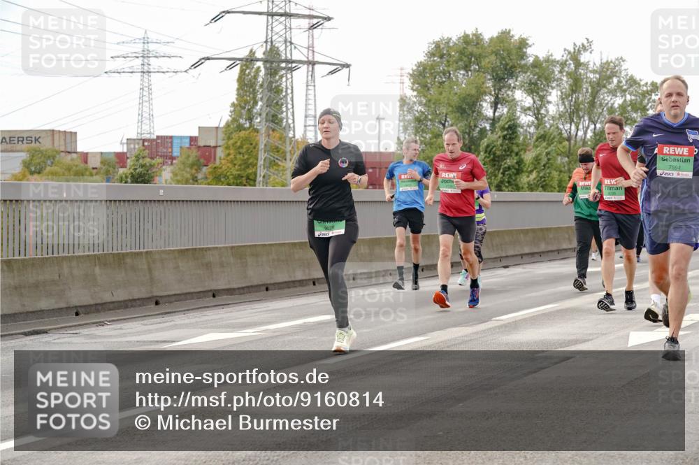 03.10.2025 - Köhlbrandbrückenlauf Michael Burmester http://msf.ph/oto/9160814 03.10.2025 15:55:45 Position 3 9028, 8725, 7594 meine-sportfotos.de