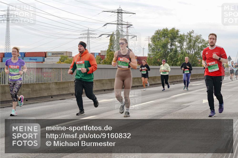 03.10.2025 - Köhlbrandbrückenlauf Michael Burmester http://msf.ph/oto/9160832 03.10.2025 15:55:50 Position 3 7552, 7562, 9181 meine-sportfotos.de