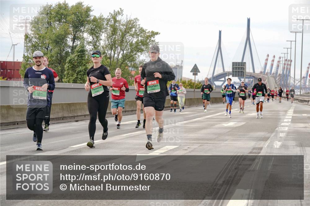 03.10.2025 - Köhlbrandbrückenlauf Michael Burmester http://msf.ph/oto/9160870 03.10.2025 15:56:07 Position 3 9671, 7583, 7452 meine-sportfotos.de