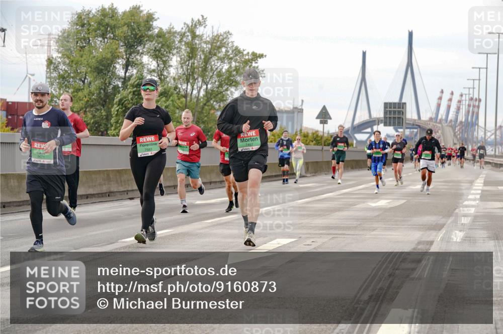 03.10.2025 - Köhlbrandbrückenlauf Michael Burmester http://msf.ph/oto/9160873 03.10.2025 15:56:07 Position 3 9671, 7583, 7452 meine-sportfotos.de