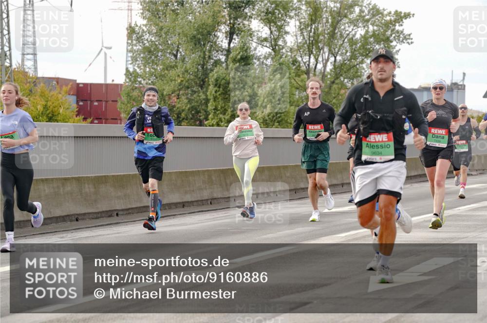 03.10.2025 - Köhlbrandbrückenlauf Michael Burmester http://msf.ph/oto/9160886 03.10.2025 15:56:17 Position 3 7273, 9634, 7339 meine-sportfotos.de