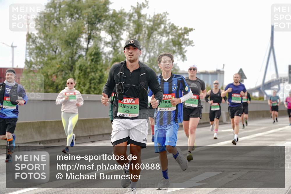 03.10.2025 - Köhlbrandbrückenlauf Michael Burmester http://msf.ph/oto/9160888 03.10.2025 15:56:17 Position 3 9634, 8153, 7339 meine-sportfotos.de