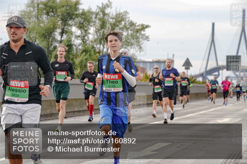 03.10.2025 - Köhlbrandbrückenlauf Michael Burmester http://msf.ph/oto/9160892 03.10.2025 15:56:18 Position 3 9634, 8541, 8153 meine-sportfotos.de