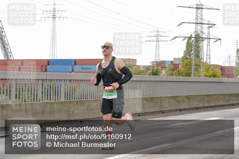 03.10.2025 - Köhlbrandbrückenlauf Michael Burmester http://msf.ph/oto/9160912 03.10.2025 15:56:27 Position 3 7753 meine-sportfotos.de