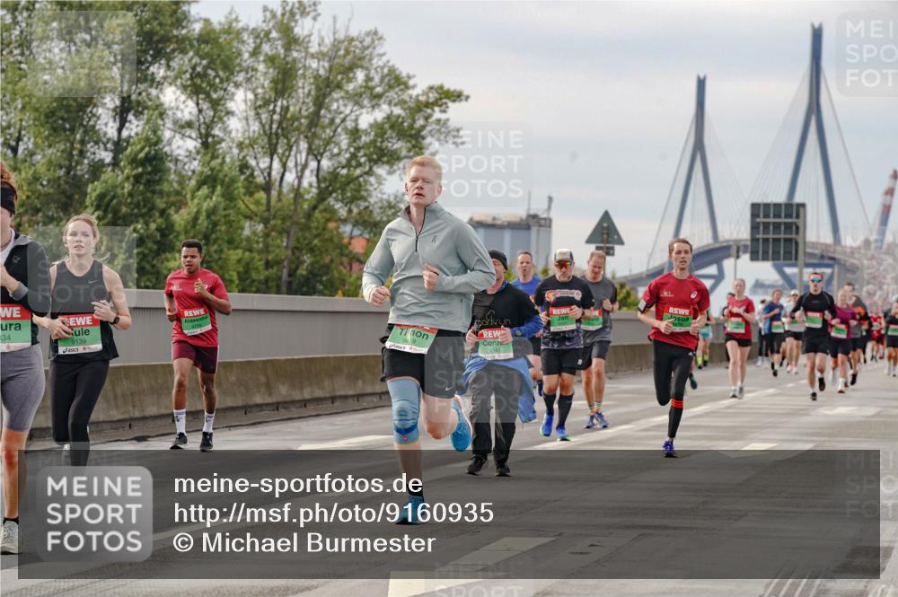 03.10.2025 - Köhlbrandbrückenlauf Michael Burmester http://msf.ph/oto/9160935 03.10.2025 15:56:39 Position 3 34, 9139, 9419, 9341, 11 meine-sportfotos.de