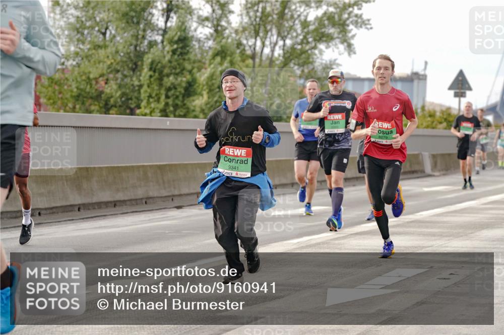 03.10.2025 - Köhlbrandbrückenlauf Michael Burmester http://msf.ph/oto/9160941 03.10.2025 15:56:42 Position 3 8, 9341, 8279 meine-sportfotos.de
