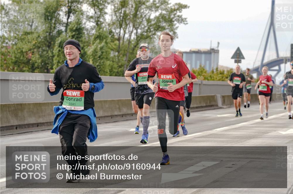 03.10.2025 - Köhlbrandbrückenlauf Michael Burmester http://msf.ph/oto/9160944 03.10.2025 15:56:43 Position 3 9341, 8989, 8279 meine-sportfotos.de