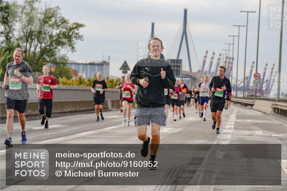 03.10.2025 - Köhlbrandbrückenlauf Michael Burmester http://msf.ph/oto/9160952 03.10.2025 15:56:46 Position 3 7515 meine-sportfotos.de