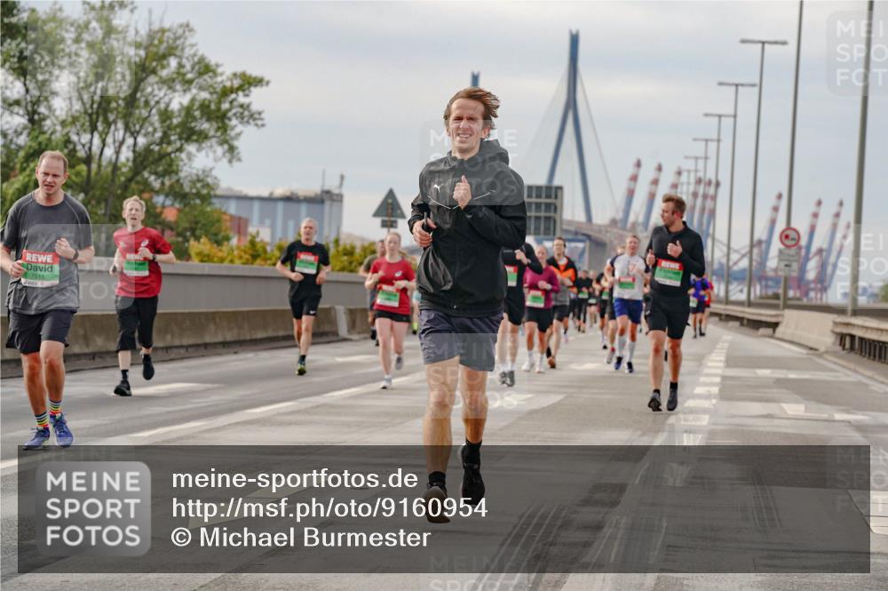 03.10.2025 - Köhlbrandbrückenlauf Michael Burmester http://msf.ph/oto/9160954 03.10.2025 15:56:46 Position 3 7515 meine-sportfotos.de