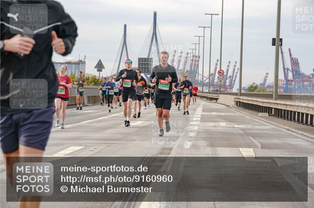 03.10.2025 - Köhlbrandbrückenlauf Michael Burmester http://msf.ph/oto/9160960 03.10.2025 15:56:49 Position 3 12, 5 meine-sportfotos.de