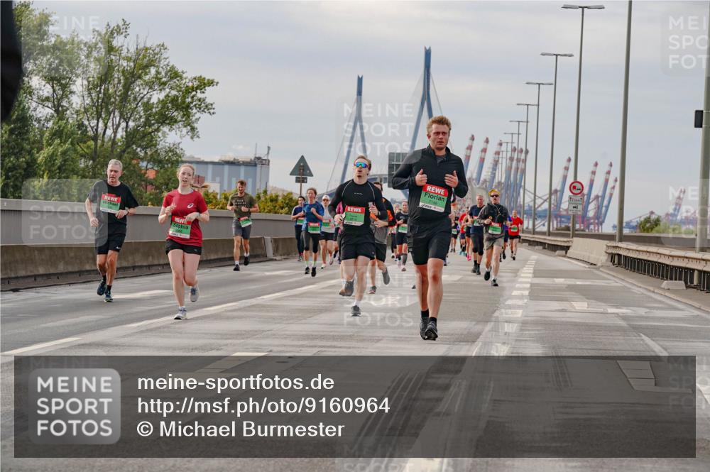 03.10.2025 - Köhlbrandbrückenlauf Michael Burmester http://msf.ph/oto/9160964 03.10.2025 15:56:50 Position 3 9710, 7148, 12 meine-sportfotos.de