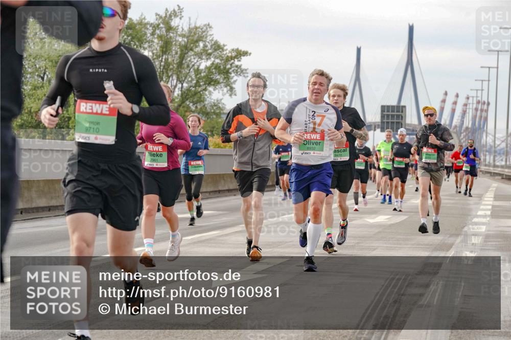03.10.2025 - Köhlbrandbrückenlauf Michael Burmester http://msf.ph/oto/9160981 03.10.2025 15:56:57 Position 3 9710, 7961, 8932, 9470 meine-sportfotos.de