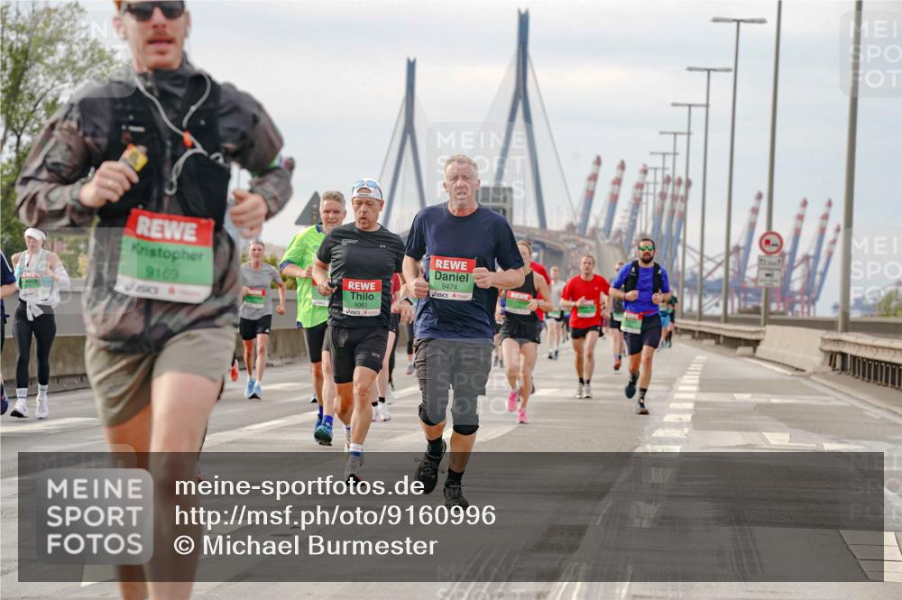 03.10.2025 - Köhlbrandbrückenlauf Michael Burmester http://msf.ph/oto/9160996 03.10.2025 15:57:03 Position 3 9169, 9061, 9474 meine-sportfotos.de