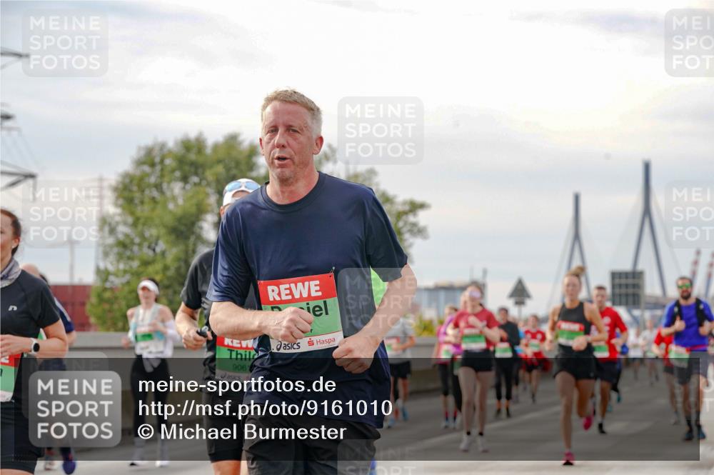 03.10.2025 - Köhlbrandbrückenlauf Michael Burmester http://msf.ph/oto/9161010 03.10.2025 15:57:08 Position 3 9061 meine-sportfotos.de