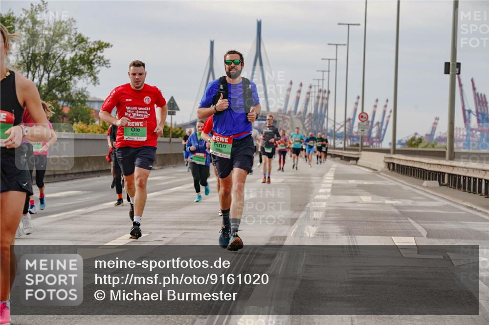 03.10.2025 - Köhlbrandbrückenlauf Michael Burmester http://msf.ph/oto/9161020 03.10.2025 15:57:12 Position 3 9334, 7895 meine-sportfotos.de