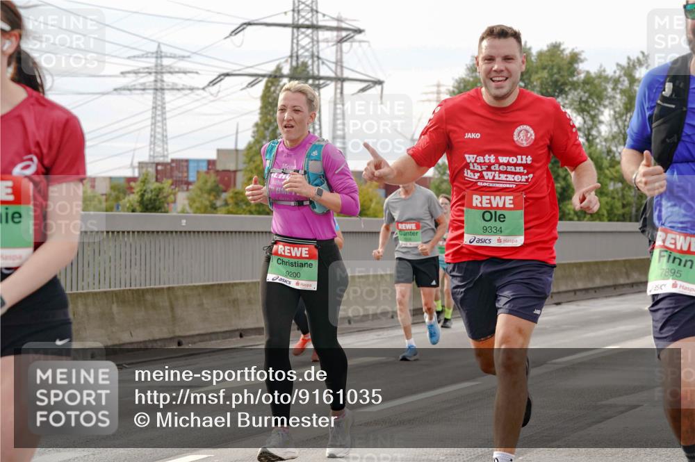03.10.2025 - Köhlbrandbrückenlauf Michael Burmester http://msf.ph/oto/9161035 03.10.2025 15:57:15 Position 3 9200, 9334, 7895 meine-sportfotos.de