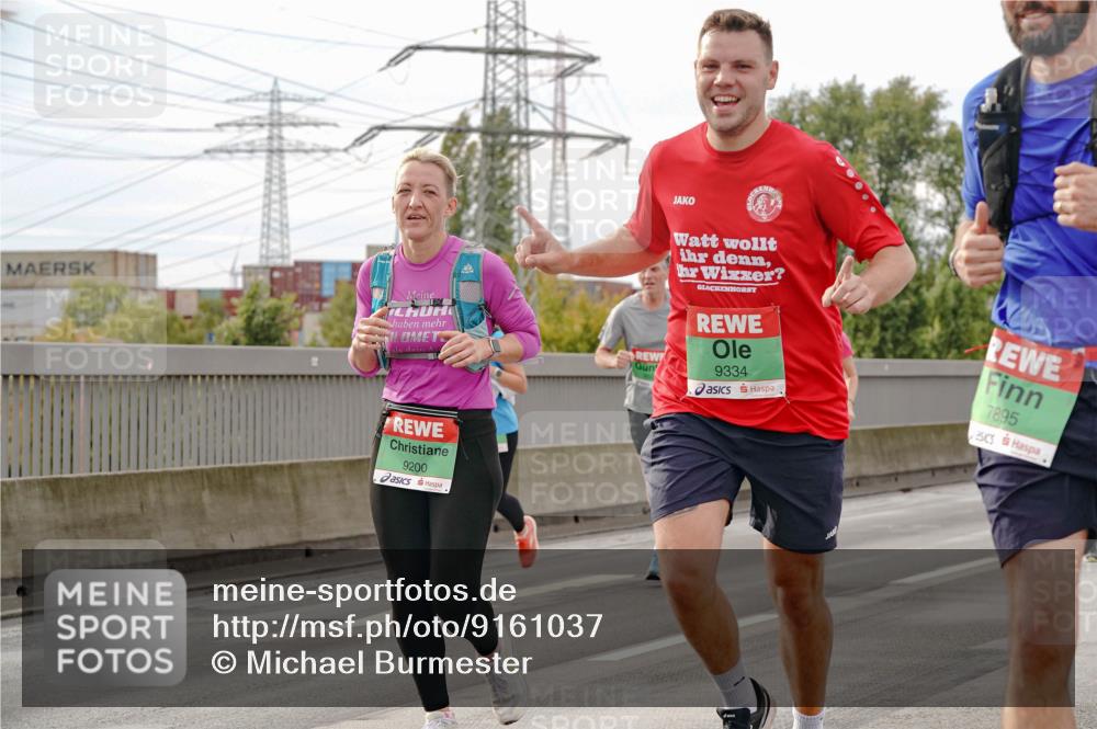 03.10.2025 - Köhlbrandbrückenlauf Michael Burmester http://msf.ph/oto/9161037 03.10.2025 15:57:16 Position 3 1, 9200, 9334, 7895 meine-sportfotos.de