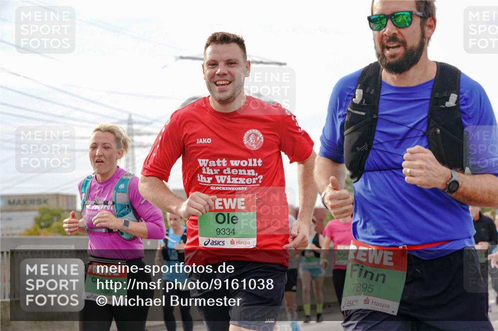 03.10.2025 - Köhlbrandbrückenlauf Michael Burmester http://msf.ph/oto/9161038 03.10.2025 15:57:16 Position 3 9200, 9334, 7895 meine-sportfotos.de