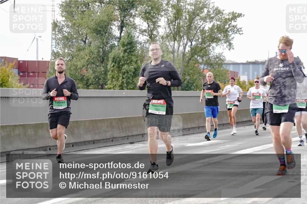 03.10.2025 - Köhlbrandbrückenlauf Michael Burmester http://msf.ph/oto/9161054 03.10.2025 15:57:23 Position 3 8569, 7303, 9420, 7469 meine-sportfotos.de