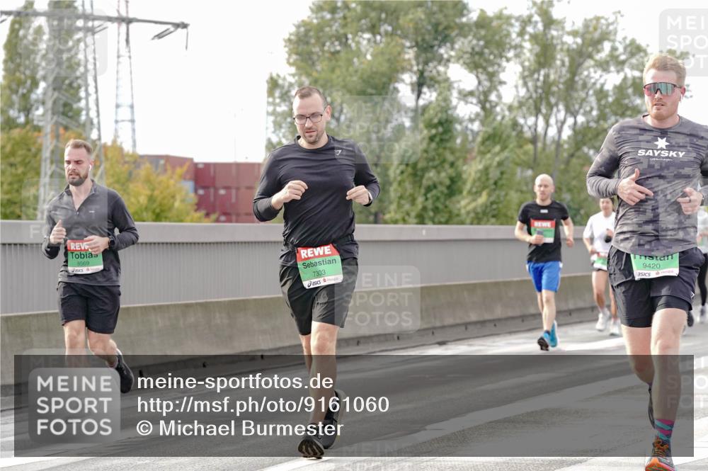 03.10.2025 - Köhlbrandbrückenlauf Michael Burmester http://msf.ph/oto/9161060 03.10.2025 15:57:25 Position 3 8569, 7303, 9420 meine-sportfotos.de