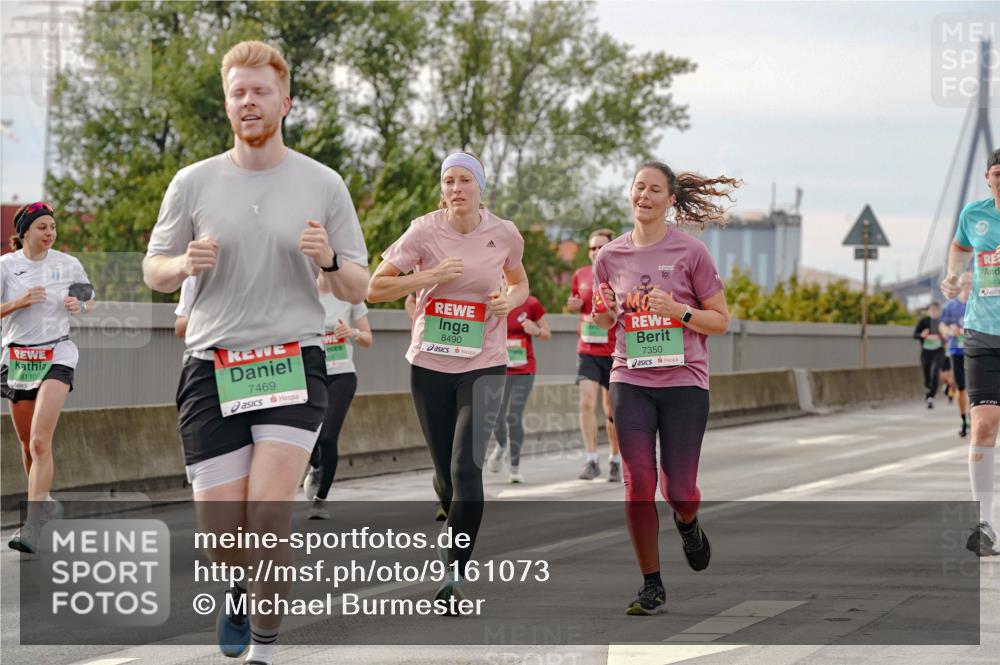 03.10.2025 - Köhlbrandbrückenlauf Michael Burmester http://msf.ph/oto/9161073 03.10.2025 15:57:30 Position 3 8110, 7469, 8490, 7350 meine-sportfotos.de