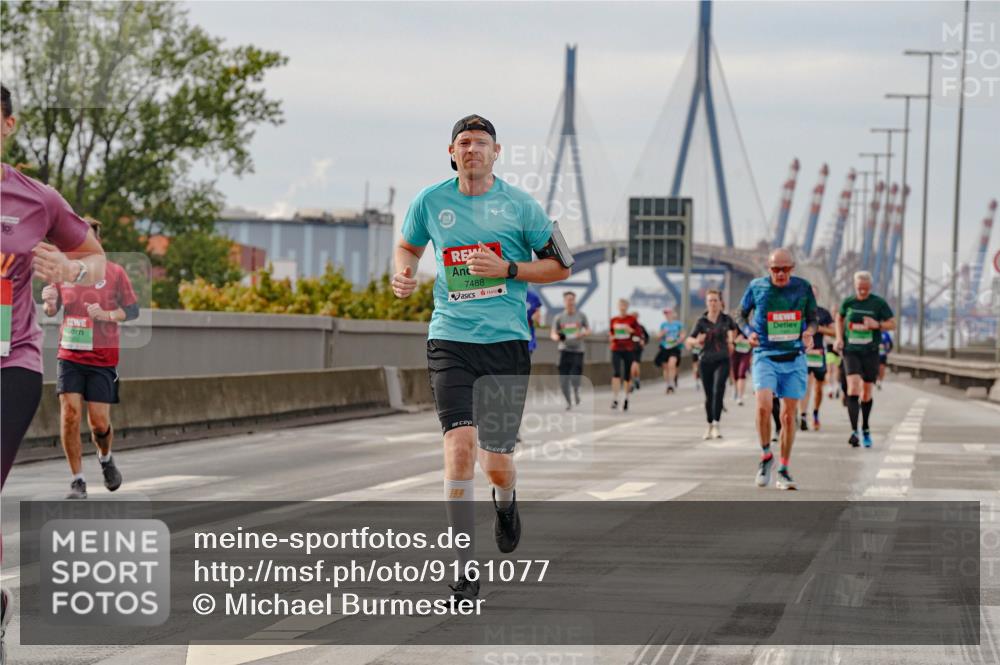 03.10.2025 - Köhlbrandbrückenlauf Michael Burmester http://msf.ph/oto/9161077 03.10.2025 15:57:32 Position 3 7488 meine-sportfotos.de