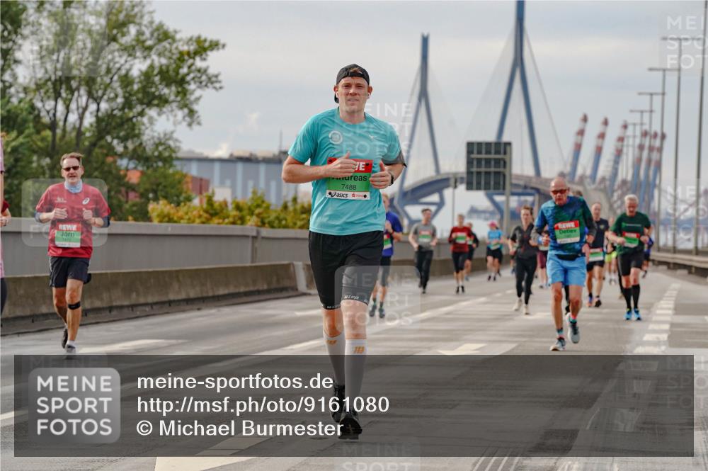 03.10.2025 - Köhlbrandbrückenlauf Michael Burmester http://msf.ph/oto/9161080 03.10.2025 15:57:32 Position 3 7488 meine-sportfotos.de