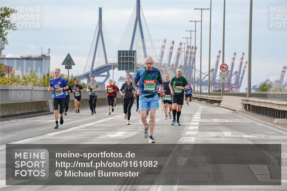 03.10.2025 - Köhlbrandbrückenlauf Michael Burmester http://msf.ph/oto/9161082 03.10.2025 15:57:35 Position 3 12, 5 meine-sportfotos.de