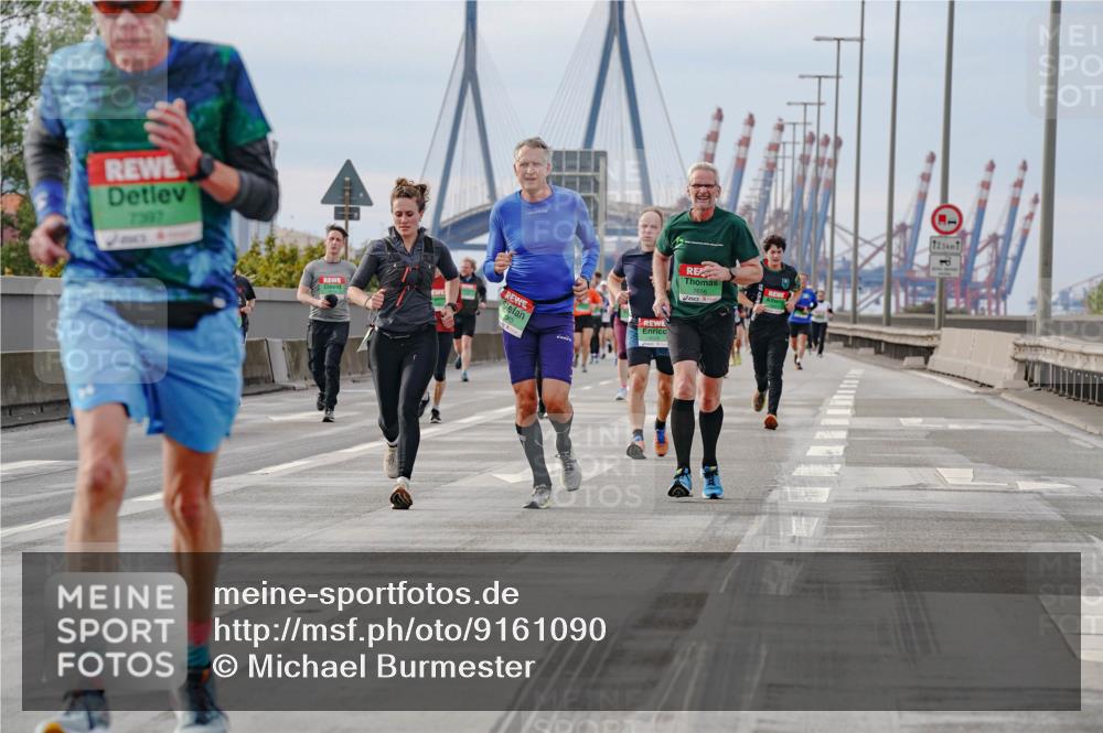 03.10.2025 - Köhlbrandbrückenlauf Michael Burmester http://msf.ph/oto/9161090 03.10.2025 15:57:41 Position 3 7597, 7656, 12, 5 meine-sportfotos.de