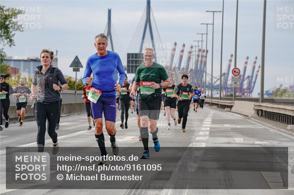 03.10.2025 - Köhlbrandbrückenlauf Michael Burmester http://msf.ph/oto/9161095 03.10.2025 15:57:43 Position 3 7656 meine-sportfotos.de