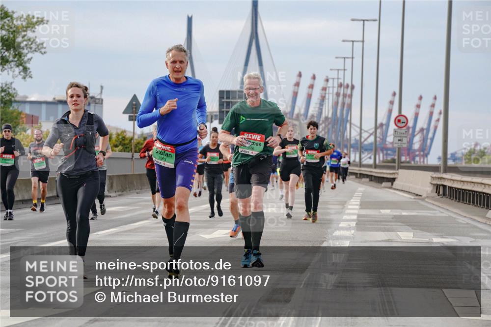 03.10.2025 - Köhlbrandbrückenlauf Michael Burmester http://msf.ph/oto/9161097 03.10.2025 15:57:43 Position 3 7363, 7656 meine-sportfotos.de