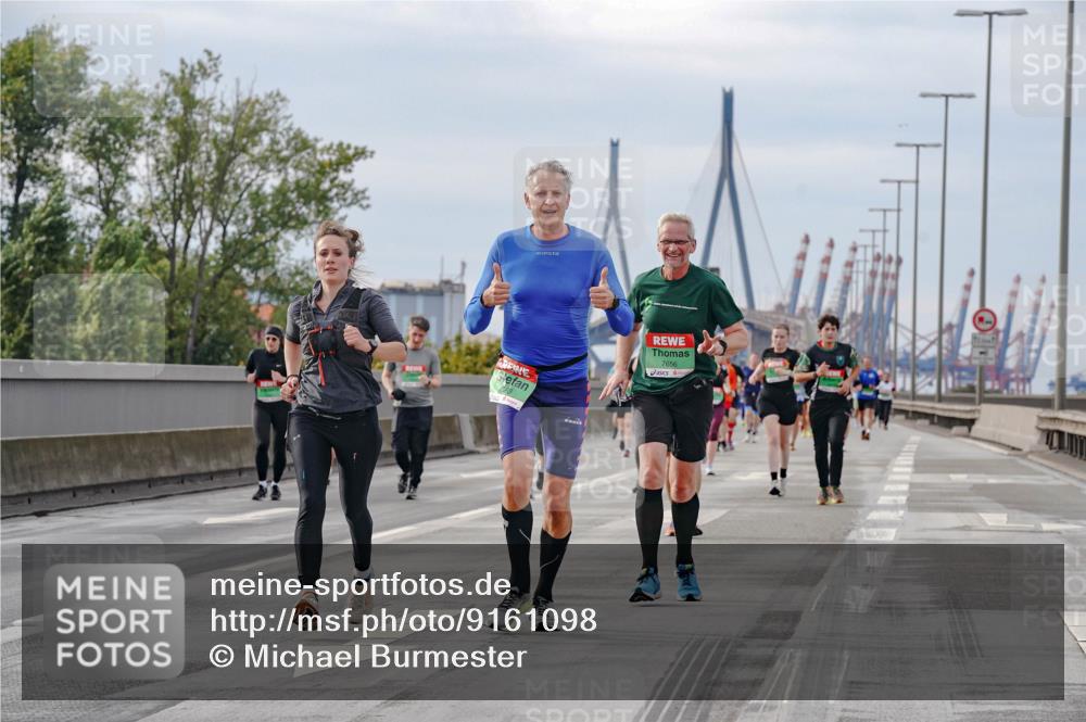 03.10.2025 - Köhlbrandbrückenlauf Michael Burmester http://msf.ph/oto/9161098 03.10.2025 15:57:45 Position 3 7656 meine-sportfotos.de