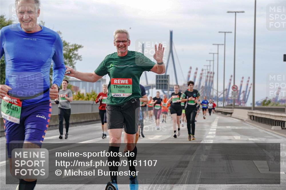 03.10.2025 - Köhlbrandbrückenlauf Michael Burmester http://msf.ph/oto/9161107 03.10.2025 15:57:47 Position 3 7656 meine-sportfotos.de