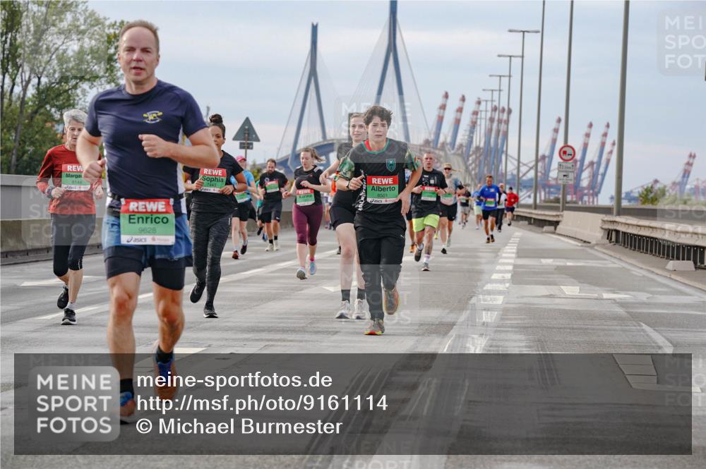 03.10.2025 - Köhlbrandbrückenlauf Michael Burmester http://msf.ph/oto/9161114 03.10.2025 15:57:51 Position 3 8144, 9628, 8501 meine-sportfotos.de