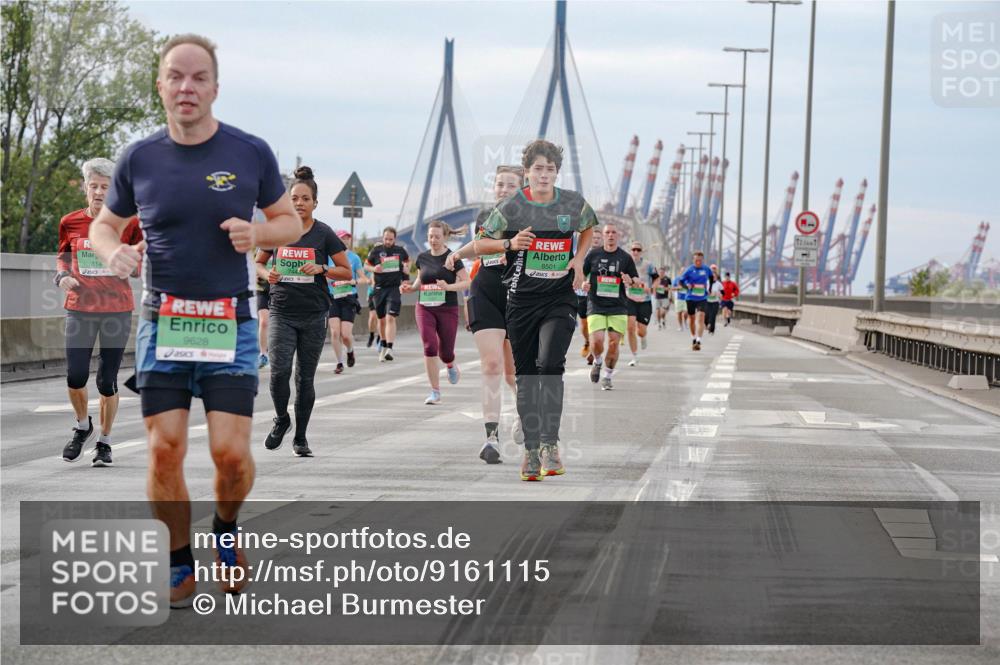 03.10.2025 - Köhlbrandbrückenlauf Michael Burmester http://msf.ph/oto/9161115 03.10.2025 15:57:51 Position 3 814, 9628, 8501 meine-sportfotos.de