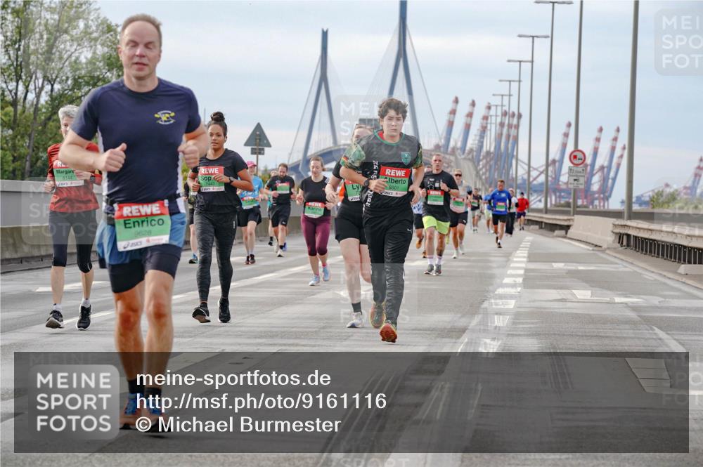 03.10.2025 - Köhlbrandbrückenlauf Michael Burmester http://msf.ph/oto/9161116 03.10.2025 15:57:51 Position 3 8144, 9628, 8501 meine-sportfotos.de
