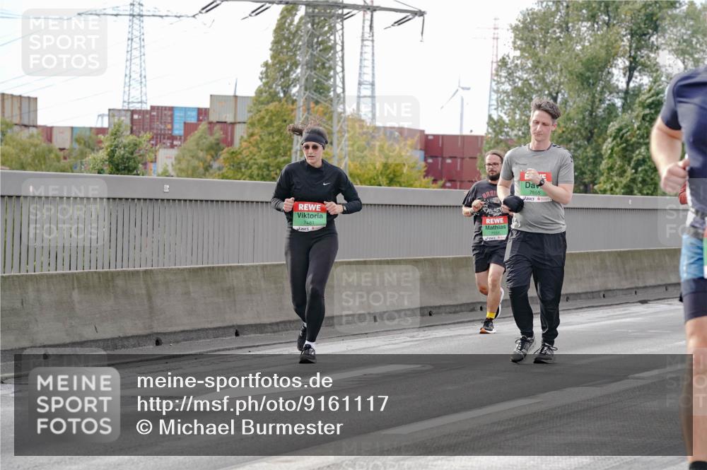 03.10.2025 - Köhlbrandbrückenlauf Michael Burmester http://msf.ph/oto/9161117 03.10.2025 15:57:52 Position 3 7481, 7655, 7551 meine-sportfotos.de