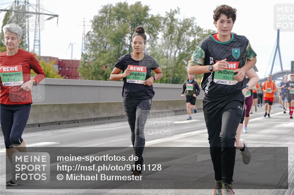 03.10.2025 - Köhlbrandbrückenlauf Michael Burmester http://msf.ph/oto/9161128 03.10.2025 15:57:56 Position 3 8144, 7443, 92, 8501 meine-sportfotos.de