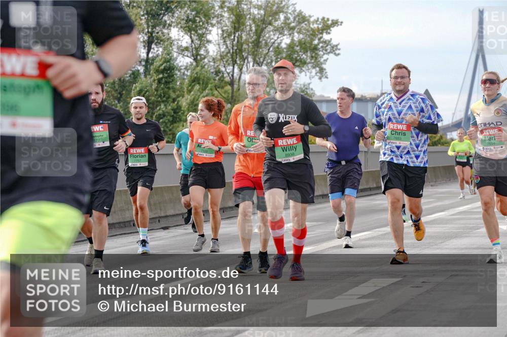 03.10.2025 - Köhlbrandbrückenlauf Michael Burmester http://msf.ph/oto/9161144 03.10.2025 15:58:04 Position 3 677, 7757, 8938, 7653, 7654 meine-sportfotos.de