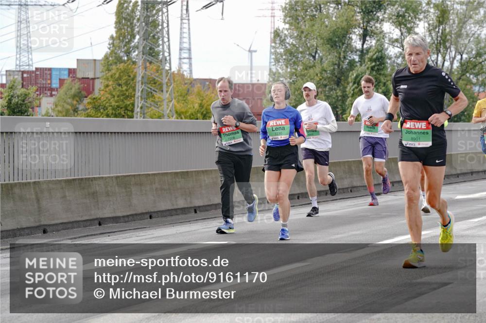 03.10.2025 - Köhlbrandbrückenlauf Michael Burmester http://msf.ph/oto/9161170 03.10.2025 15:58:15 Position 3 7208, 7230, 8901 meine-sportfotos.de