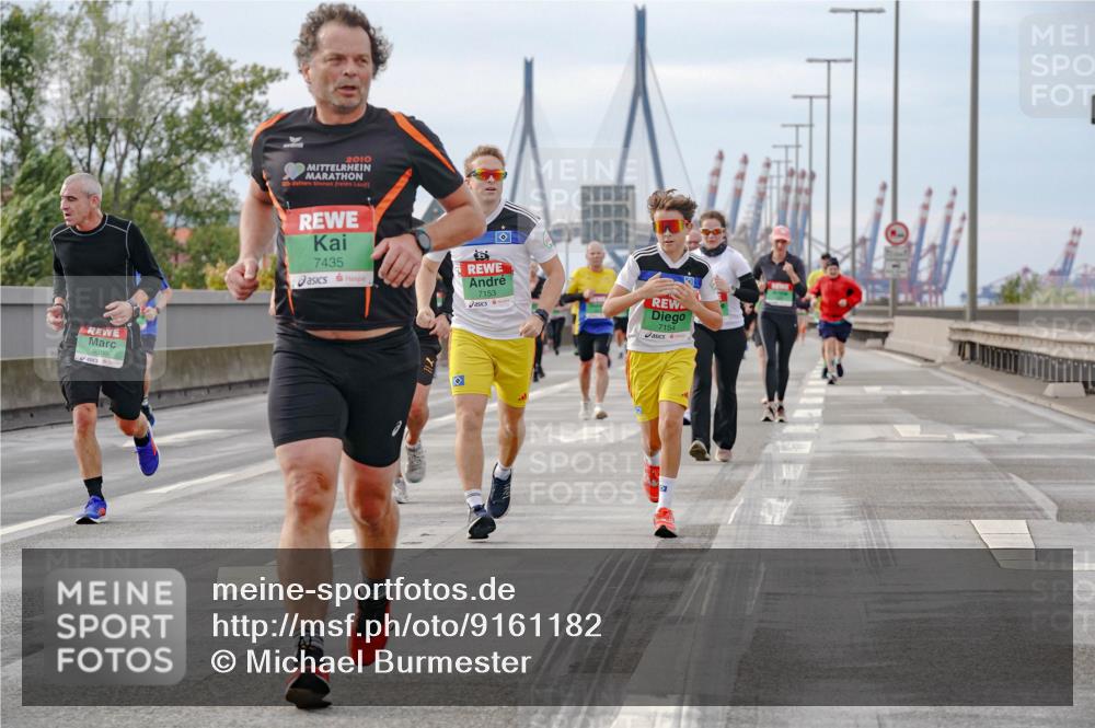 03.10.2025 - Köhlbrandbrückenlauf Michael Burmester http://msf.ph/oto/9161182 03.10.2025 15:58:19 Position 3 9300, 2010, 7435, 165, 7153, 7154 meine-sportfotos.de