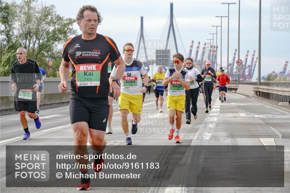 03.10.2025 - Köhlbrandbrückenlauf Michael Burmester http://msf.ph/oto/9161183 03.10.2025 15:58:19 Position 3 9300, 2010, 7435, 7153, 7154 meine-sportfotos.de