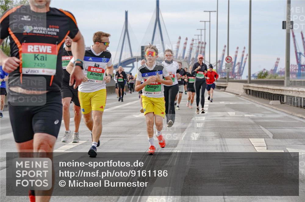 03.10.2025 - Köhlbrandbrückenlauf Michael Burmester http://msf.ph/oto/9161186 03.10.2025 15:58:20 Position 3 2010, 7435, 776, 7153, 7154 meine-sportfotos.de